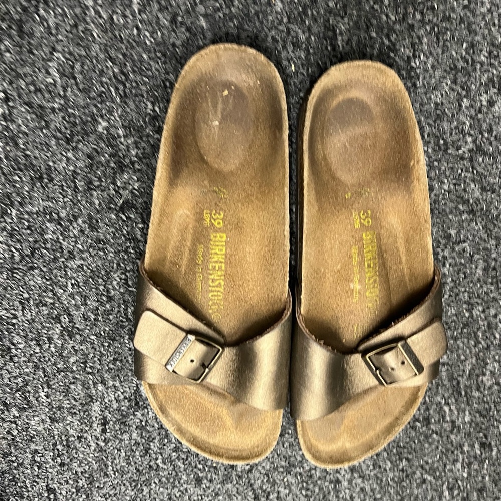 Birkenstock sandals in olive metallic size 39